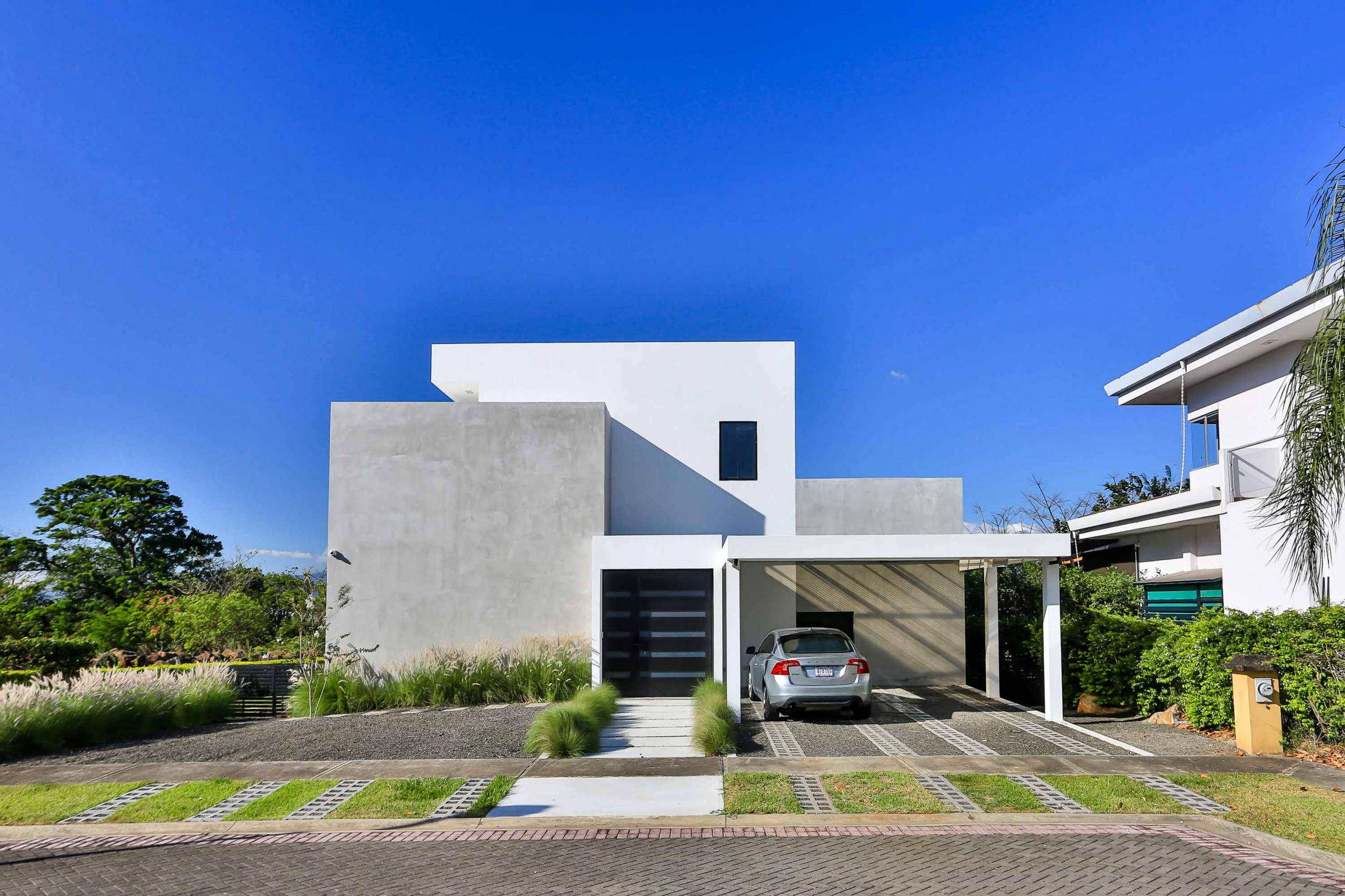 Modern Minimalist Gem for sale in Hacienda Los Reyes SOLD