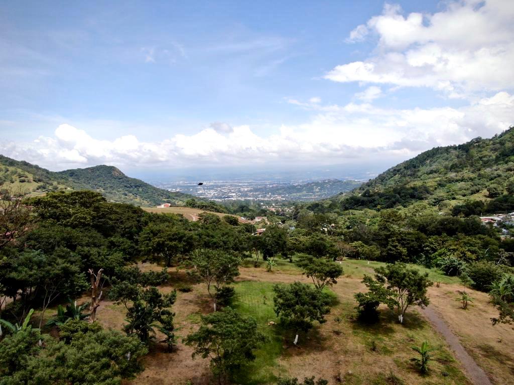 Prime 7.2-Hectare Estate in Santa Ana: Ideal for Family Living, Equestrian Facilities, or Spa Retreat