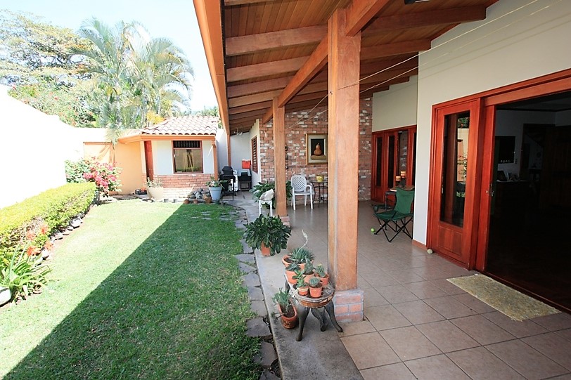 One story house for sale in gated community Santa Ana SOLD