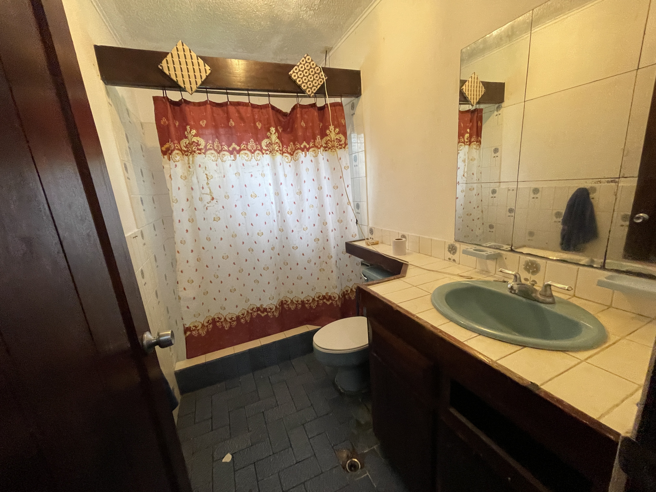 Guachipelin Escazú Fixer Upper home with views to the mountains SOLD