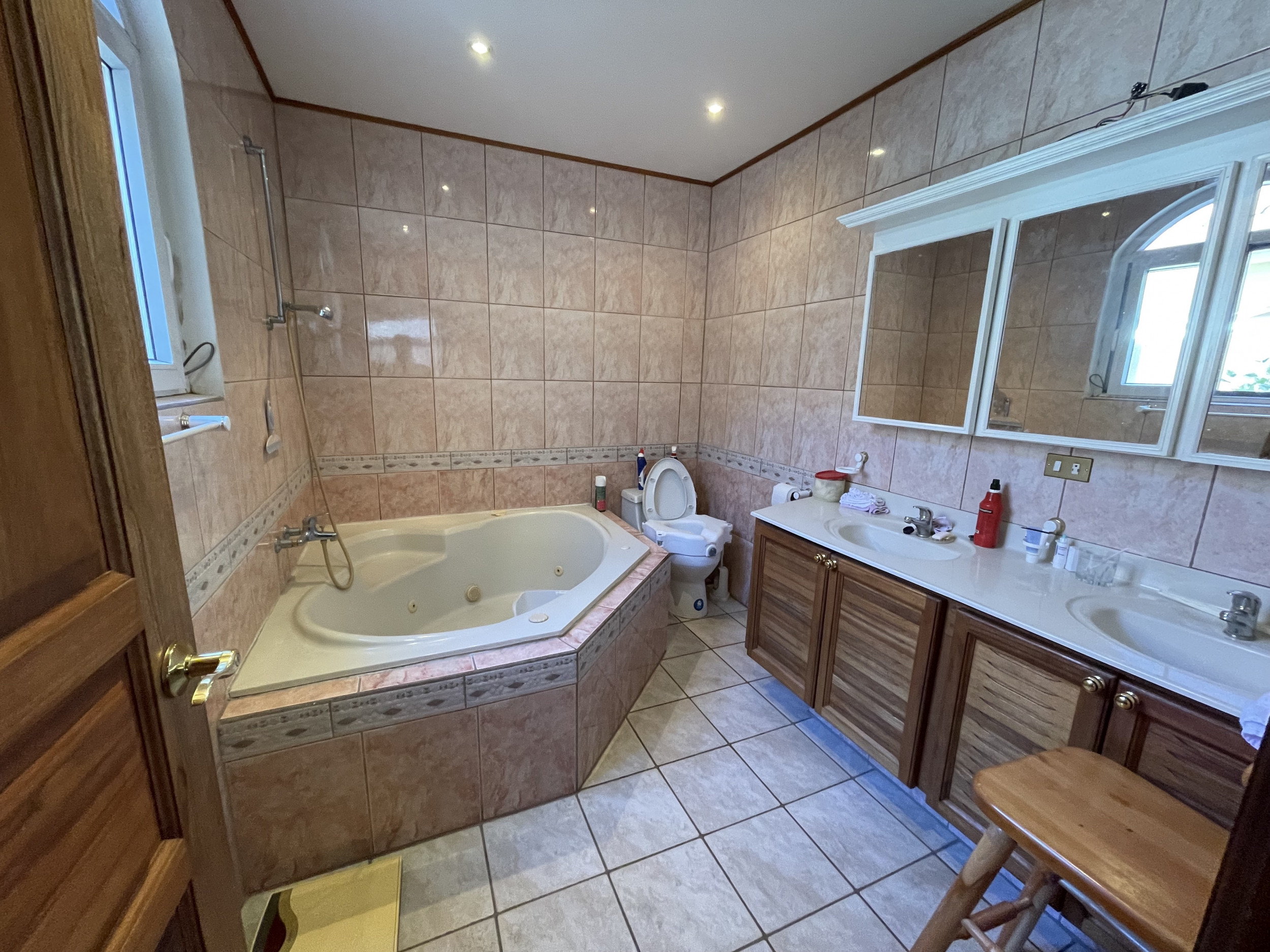 Panoramic Elegance in Guachipelín: Stunning Townhouse with Views and Community Amenities SOLD
