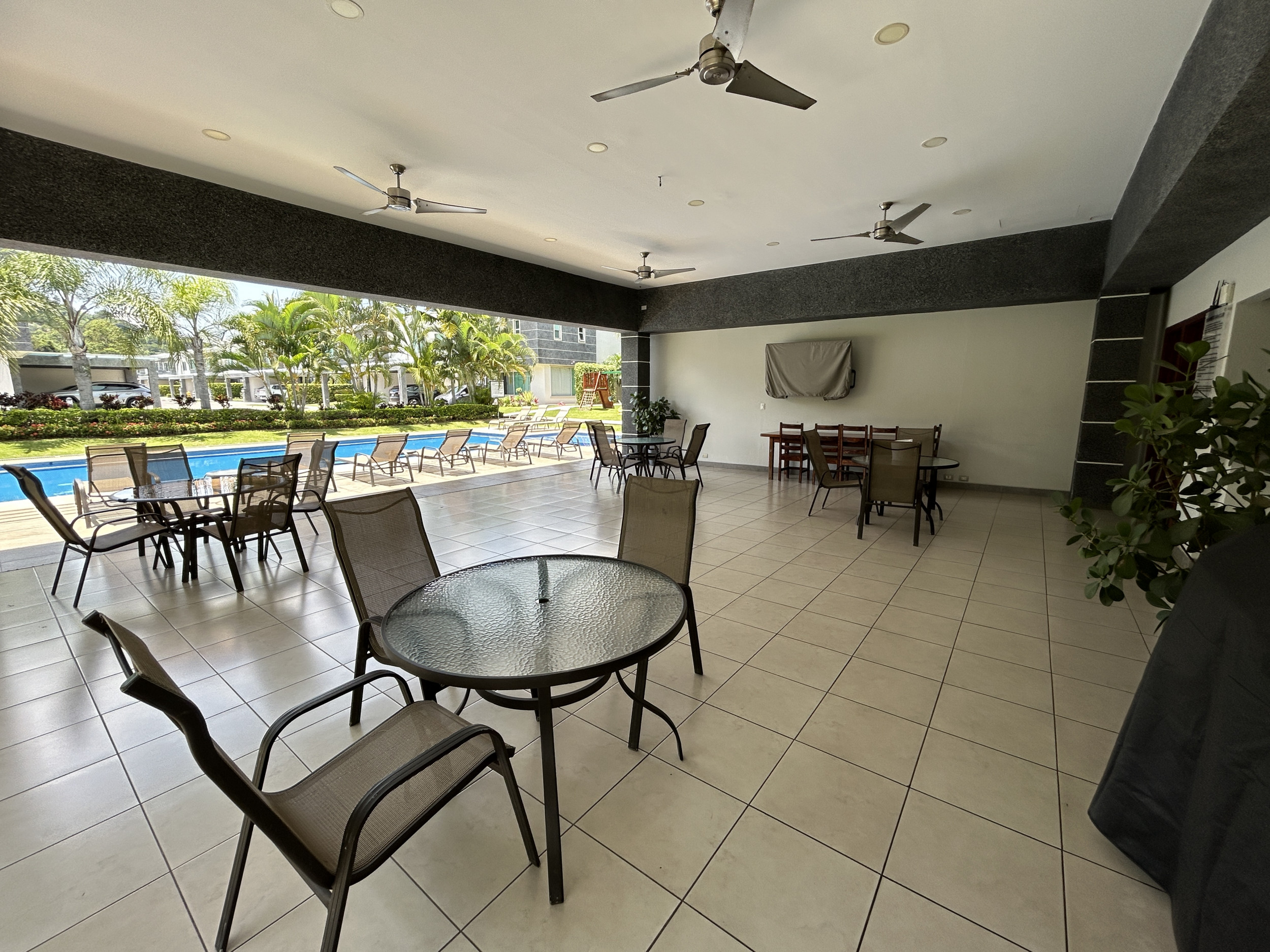 Contemporary House for Sale in Gated Community in Santa Ana