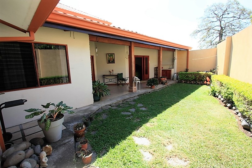 One story house for sale in gated community Santa Ana SOLD