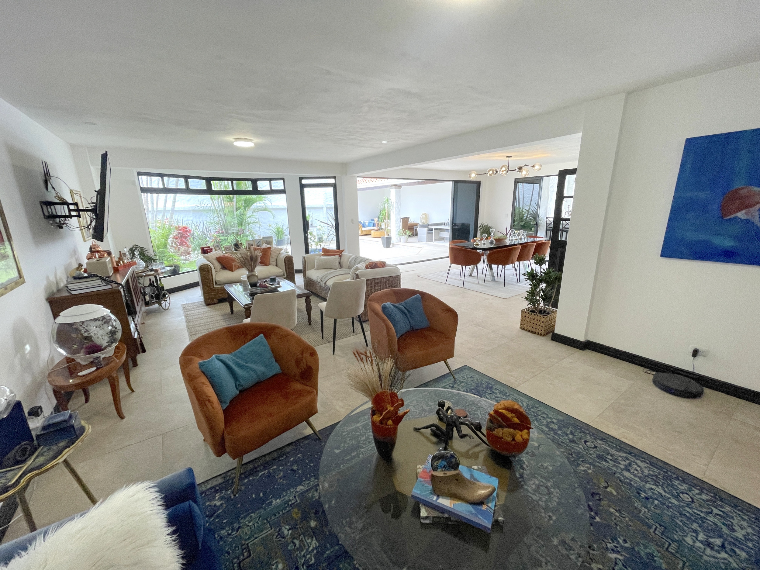 Ample House in Gated Community with 24/7 Security, Private Pool, and Jacuzzi in Escazu