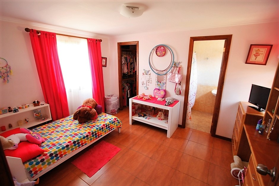 Ciudad Colon, property for sale with 4 houses, with 2,7 acres land
