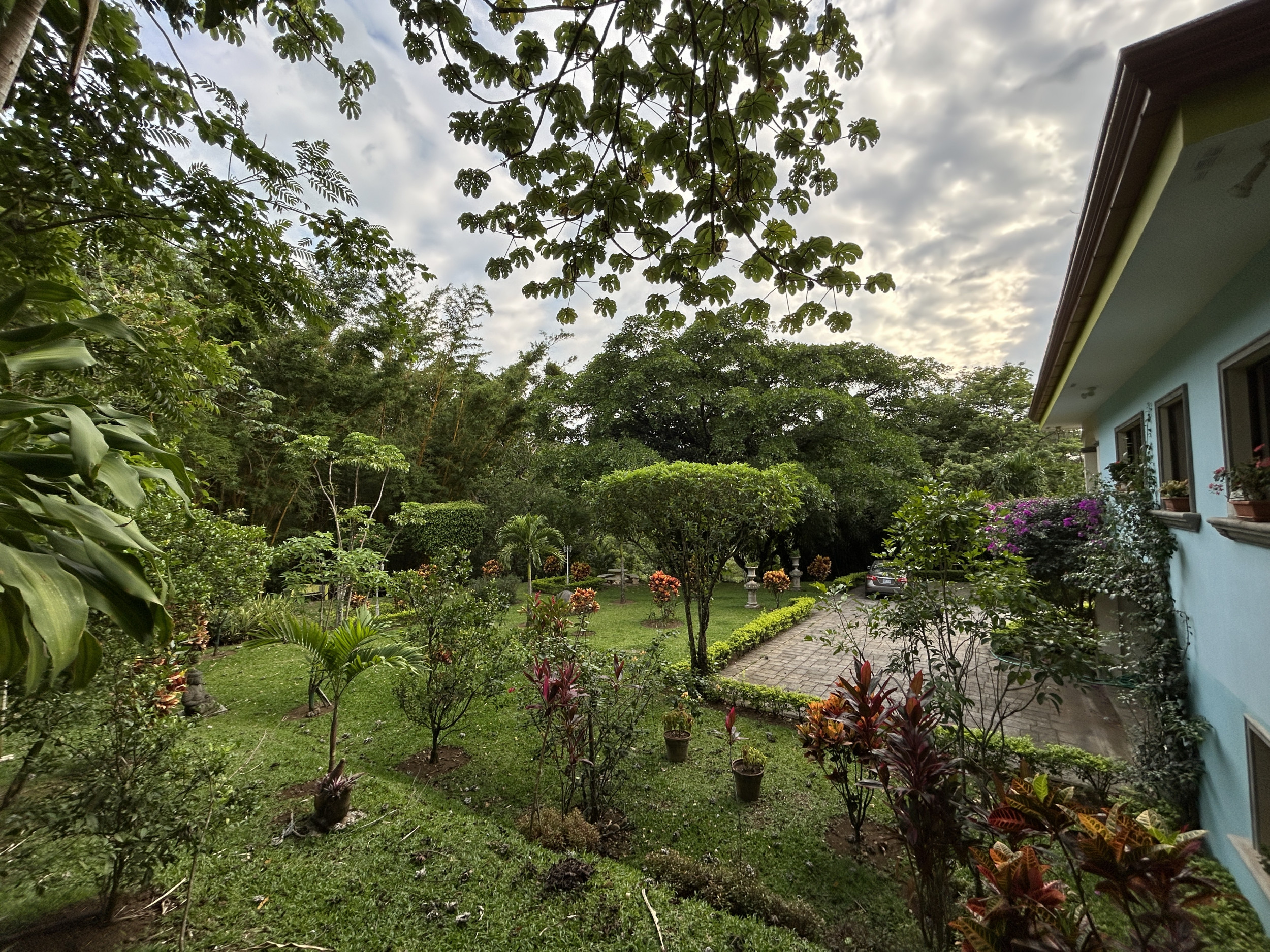 Serenity and Style: Captivating Single-Story Residence with Panoramic Garden Views in Central Ciudad Colón