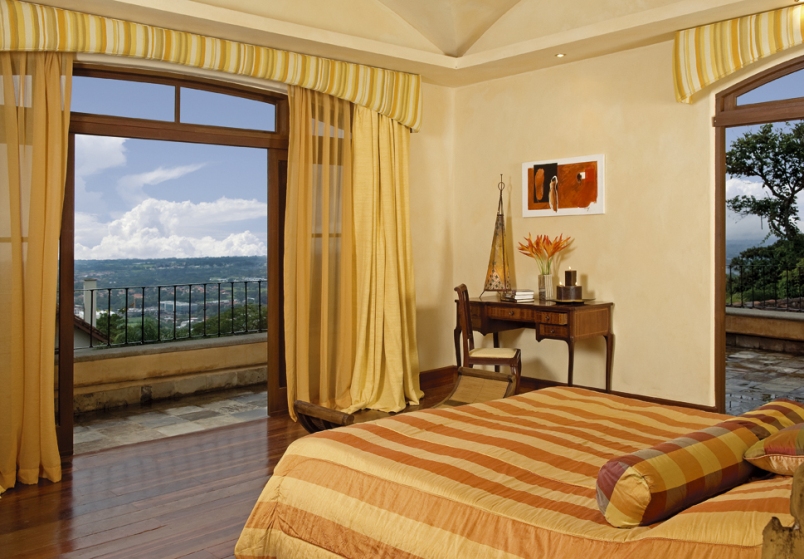 Luxurious Mediterranean-Style Mansion with Spectacular Views in Villa Real, Santa Ana