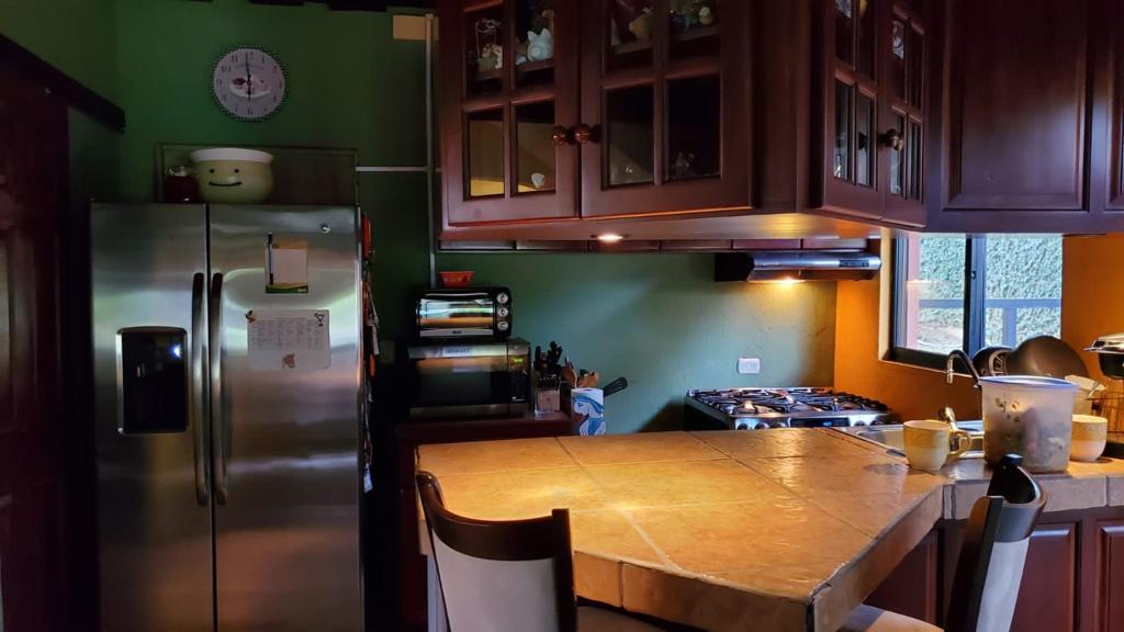 Nature-Enveloped Elegance: 3BR Home with Views in Ciudad Colon, Only 6 Blocks from the Center