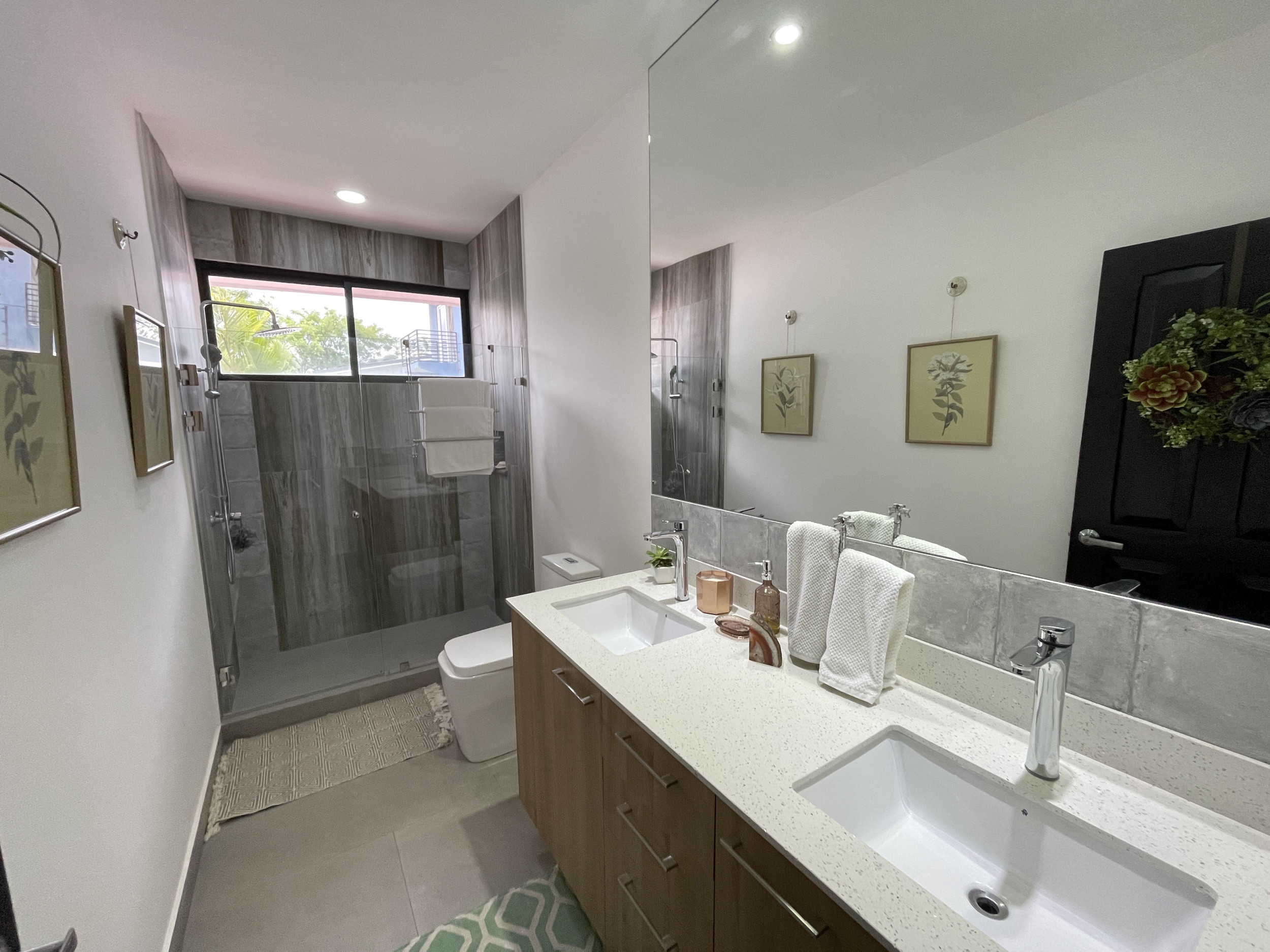 Ample House in Gated Community with 24/7 Security, Private Pool, and Jacuzzi in Escazu