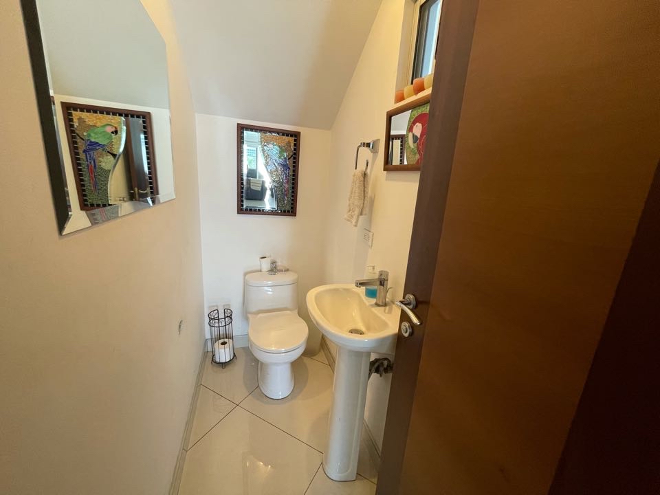Modern Elegance: Contemporary House for Sale or Rent in Escazú Condominium