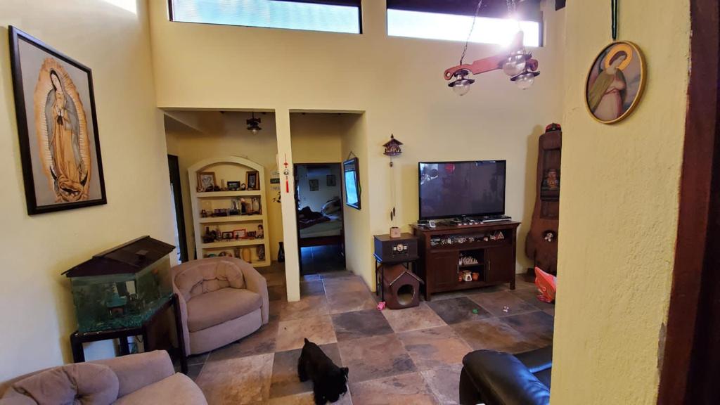 Nature-Enveloped Elegance: 3BR Home with Views in Ciudad Colon, Only 6 Blocks from the Center