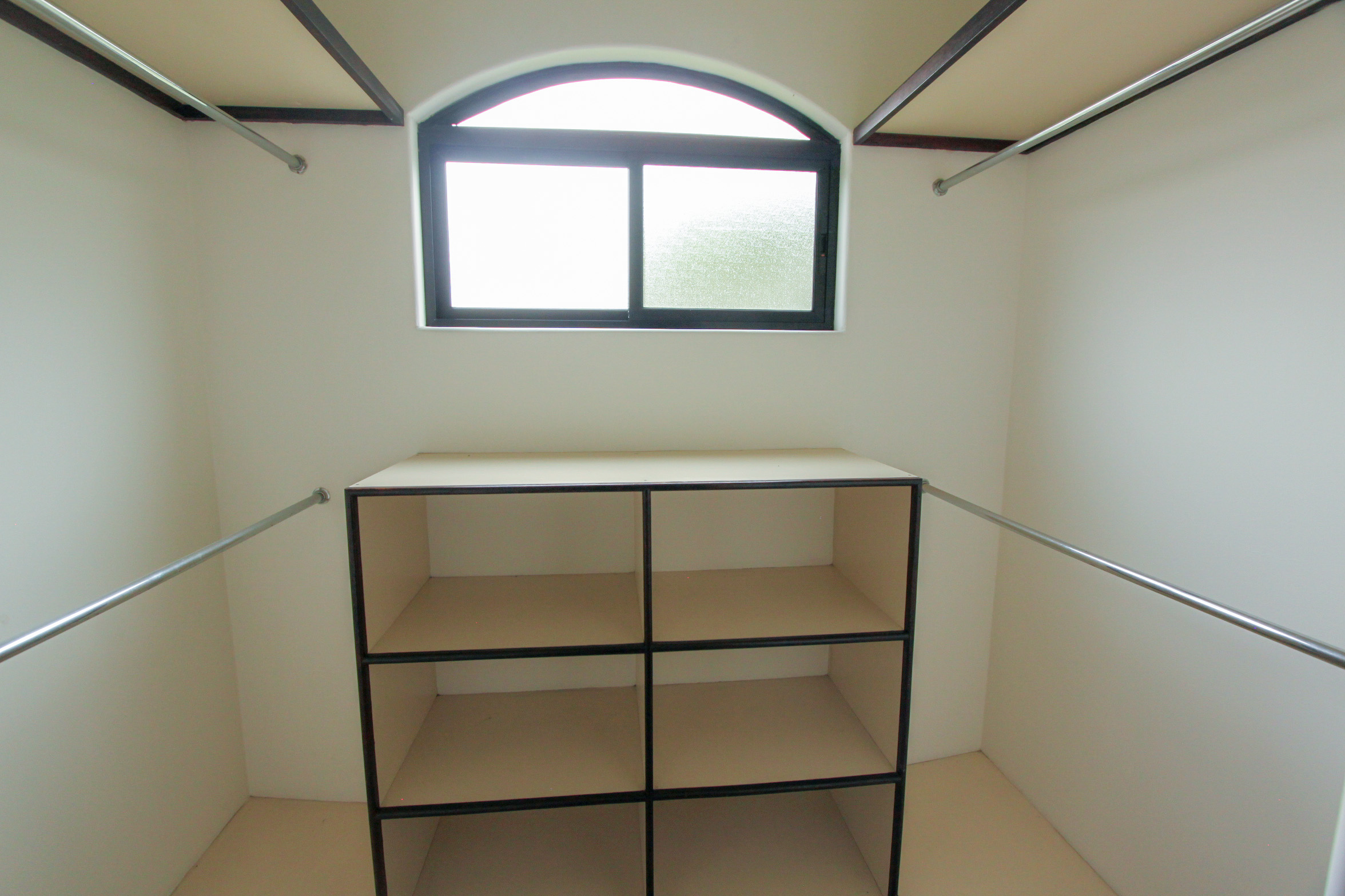 House for sale or rent, single-story, in the Bosques Lindora condominium, Santa Ana. RENTED