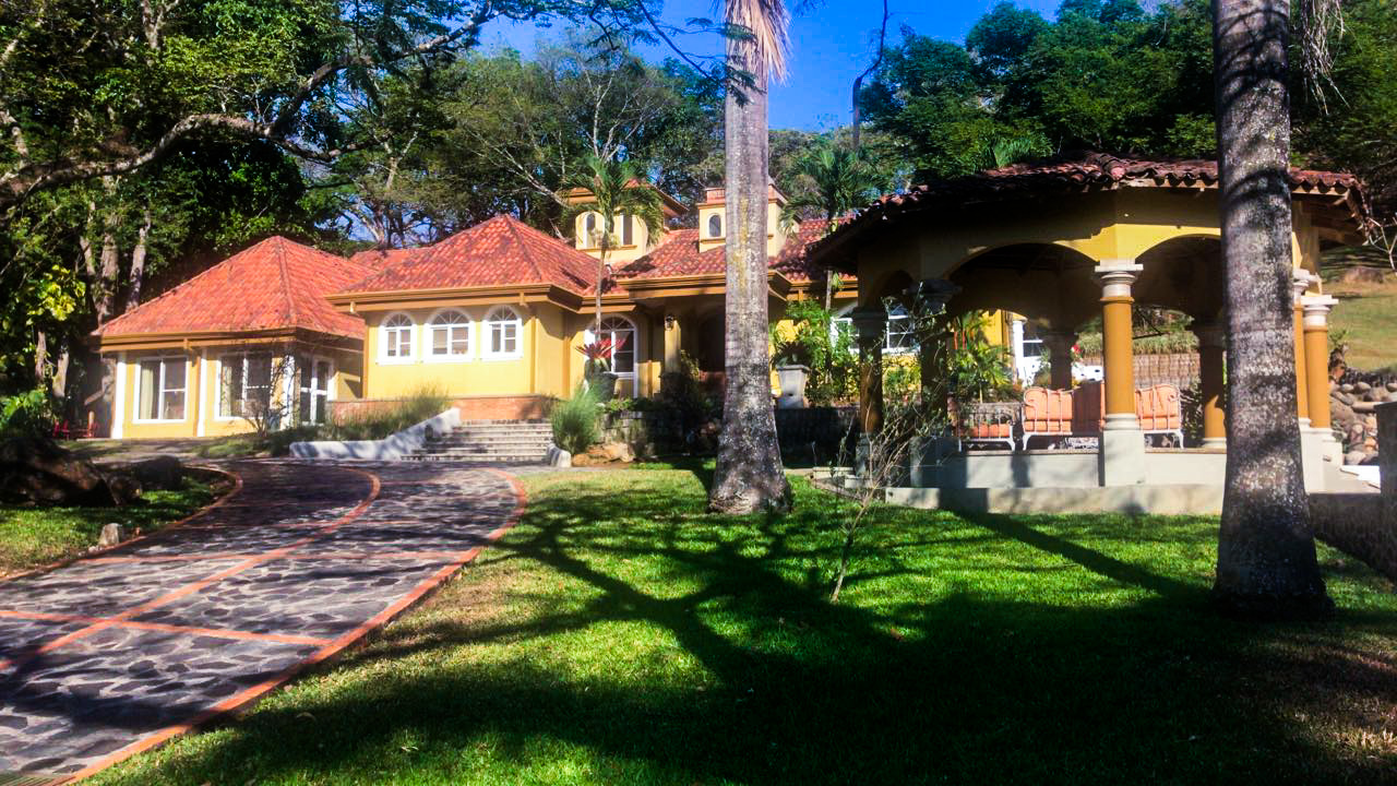 Luxury Estate, a unique home for horse lovers, located in La Garita de Alajuela