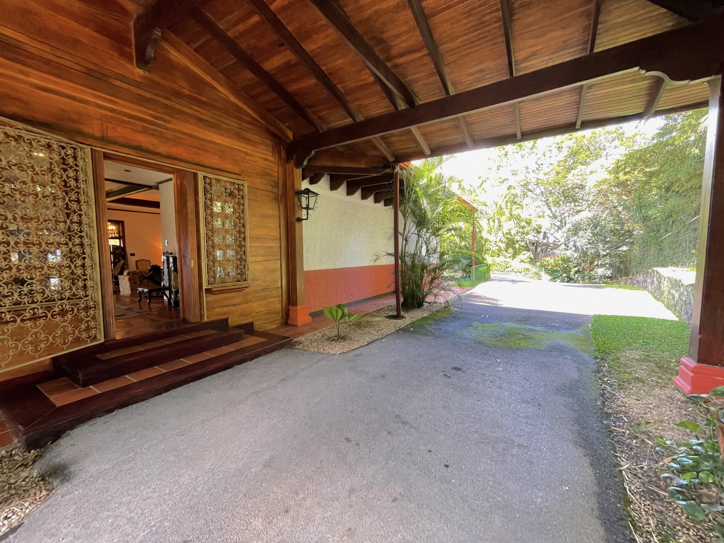 Versatile Estate in Santa Ana, Piedades: Ideal for Hotel, Airbnb, or Development