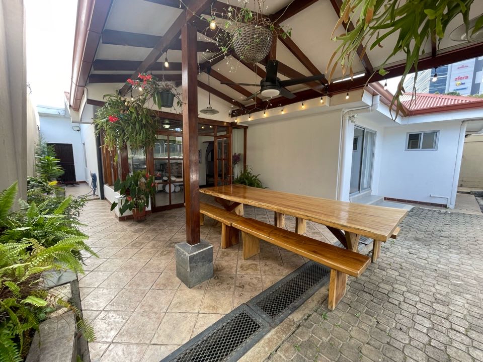 Elegant one-story house in Los Laureles de Escazu with a pool for your enjoyment SOLD