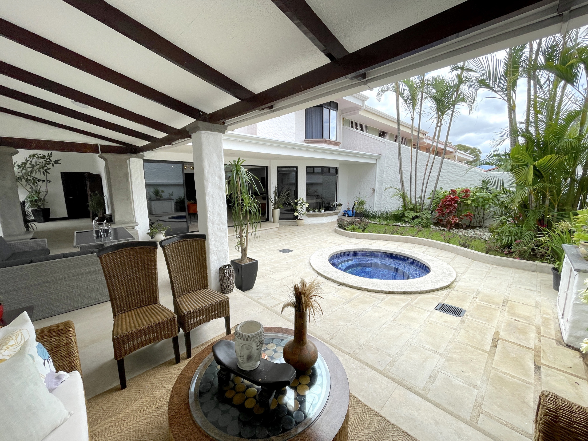 Ample House in Gated Community with 24/7 Security, Private Pool, and Jacuzzi in Escazu