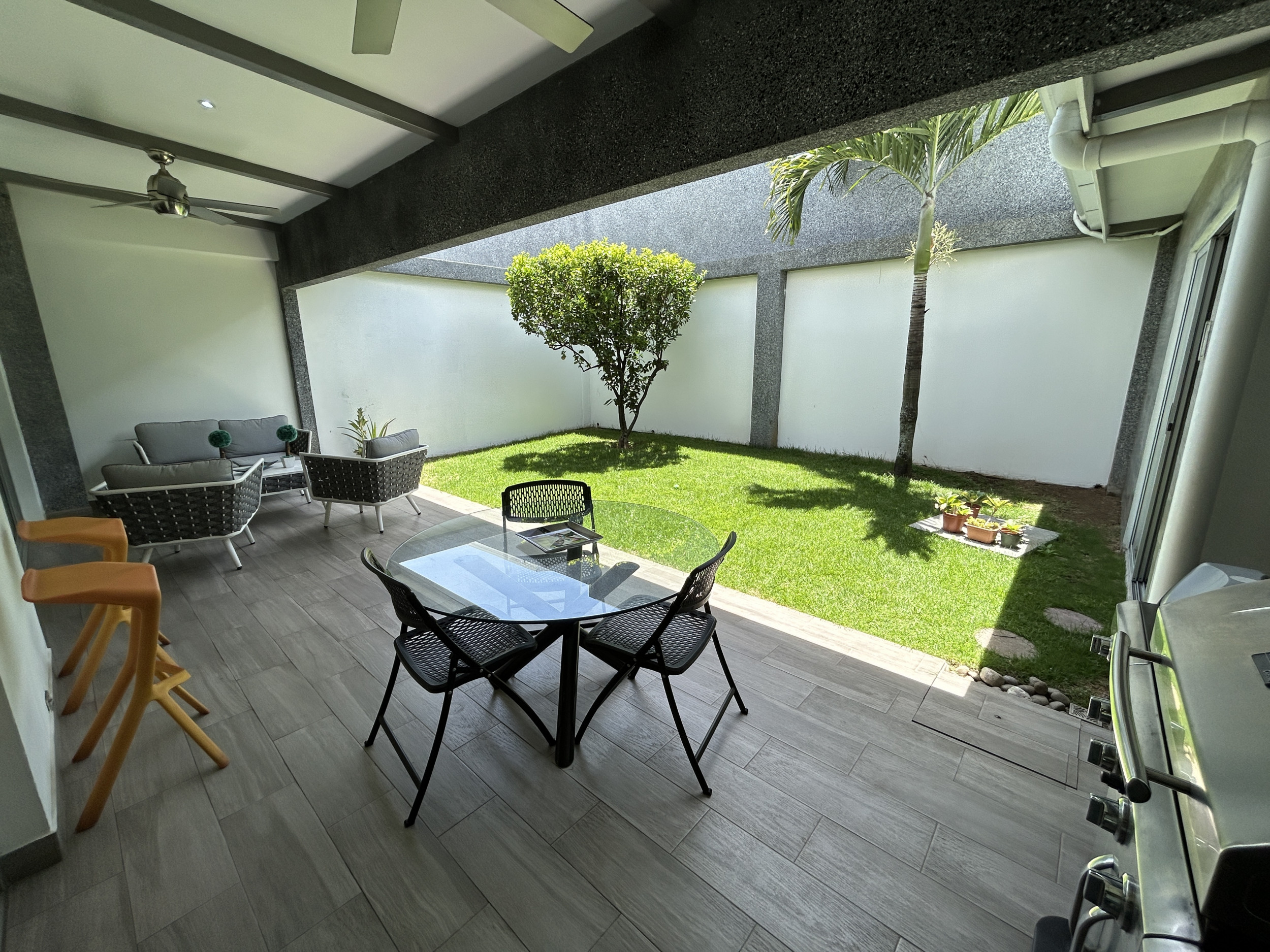 Contemporary House for Sale in Gated Community in Santa Ana
