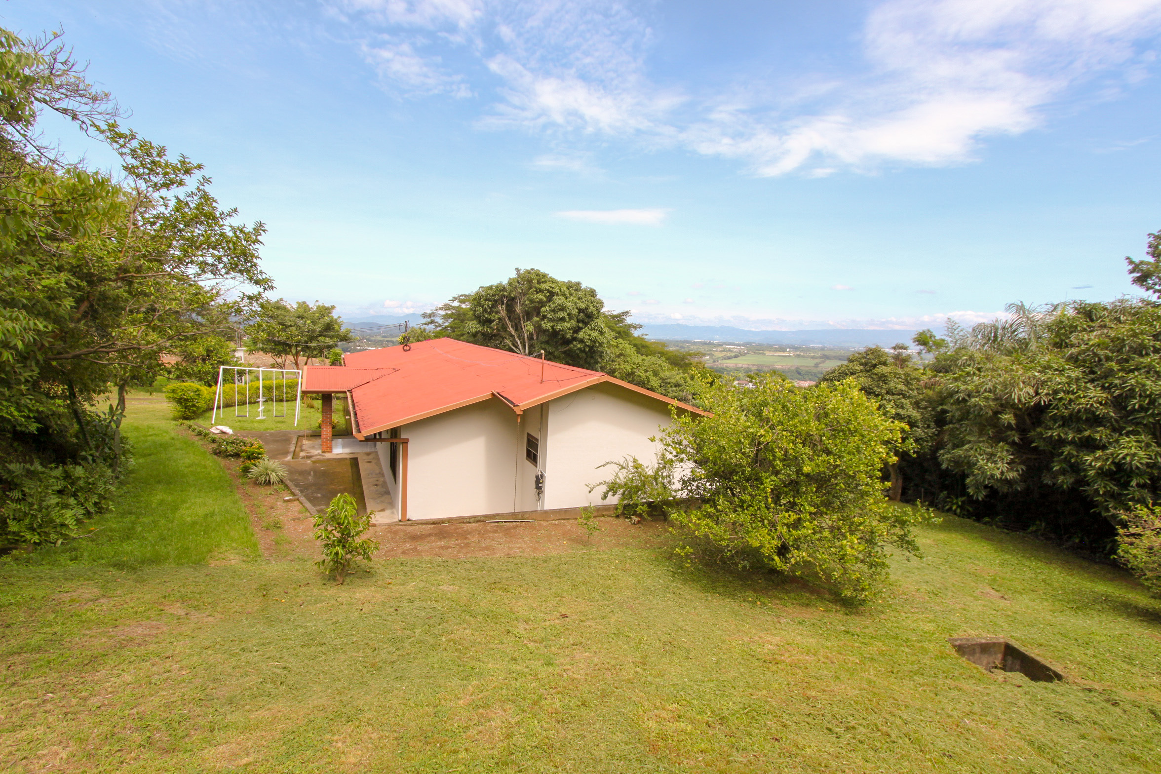 One-story house for sale, Santa Ana, Piedades