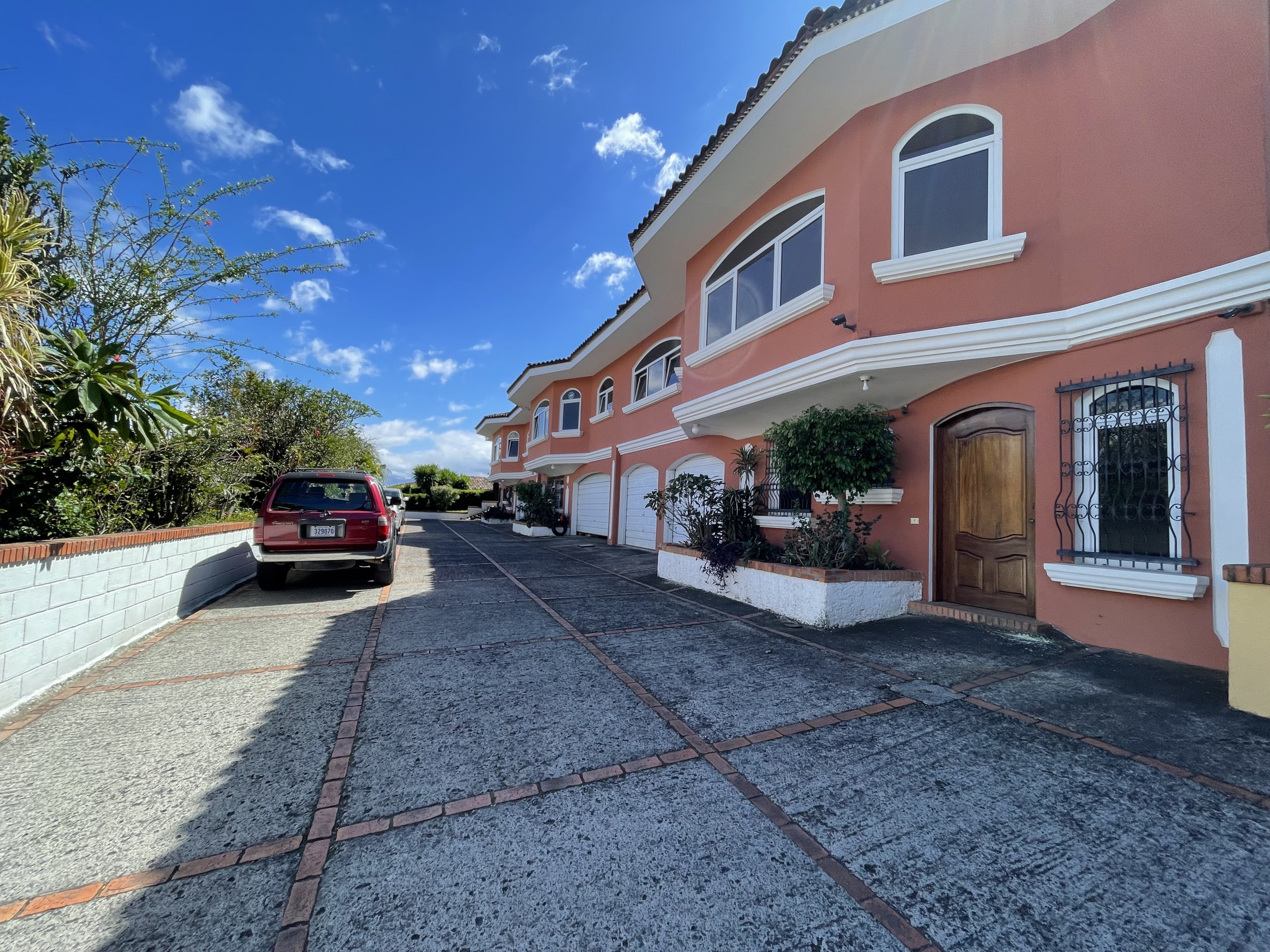 Panoramic Elegance in Guachipelín: Stunning Townhouse with Views and Community Amenities SOLD