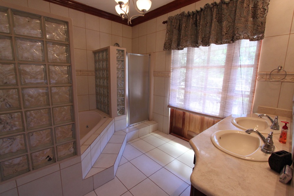 Exclusive Property with Two Houses in Gated Community: Brasil de Mora, Ciudad Colón