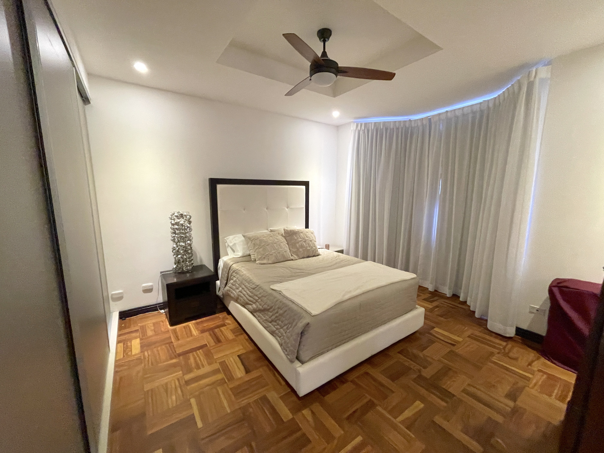 Ample House in Gated Community with 24/7 Security, Private Pool, and Jacuzzi in Escazu