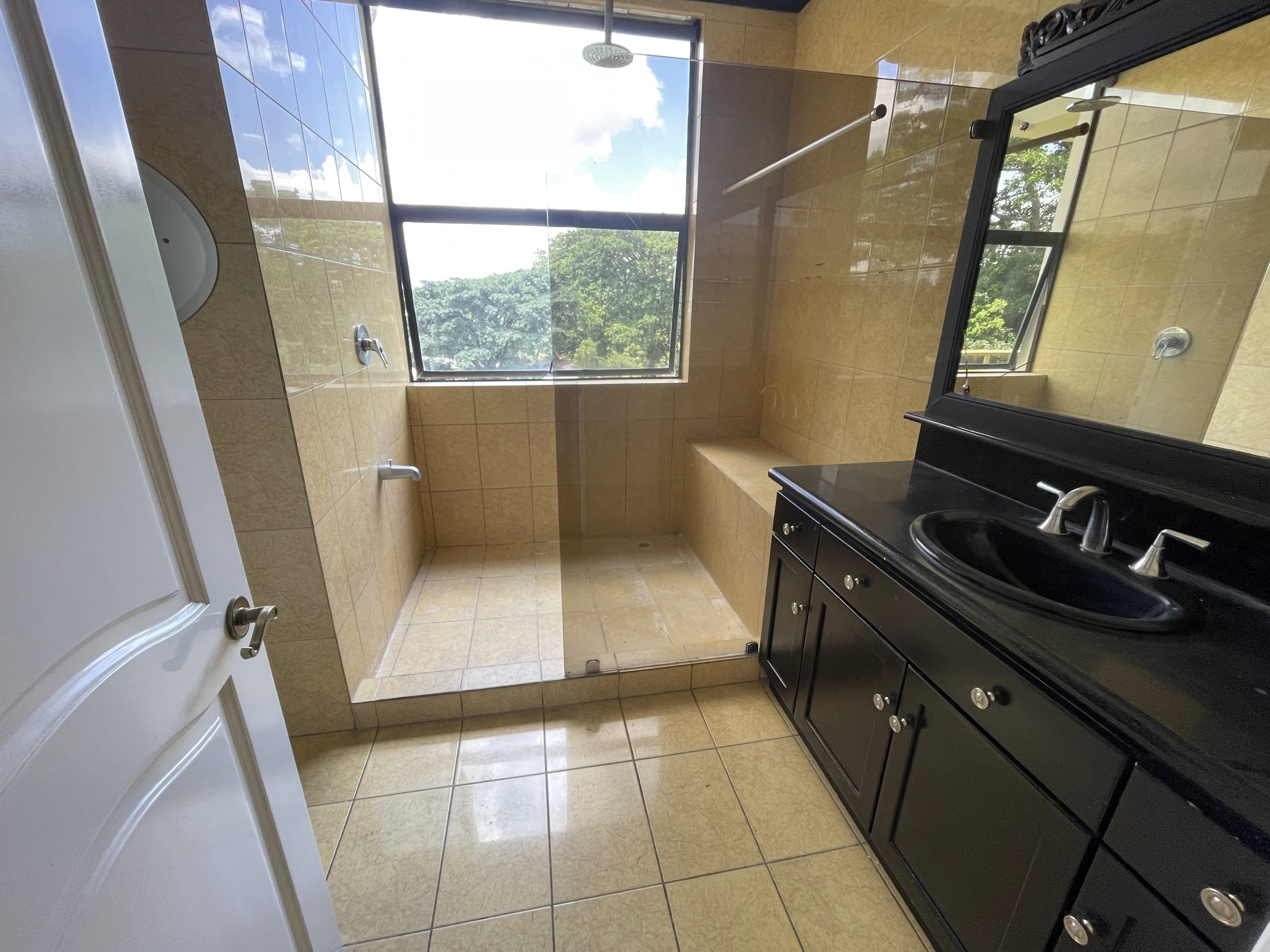 SOLD Breathtaking Views and Modern Luxury: Contemporary Living in Escazú's Fourth-Floor Oasis