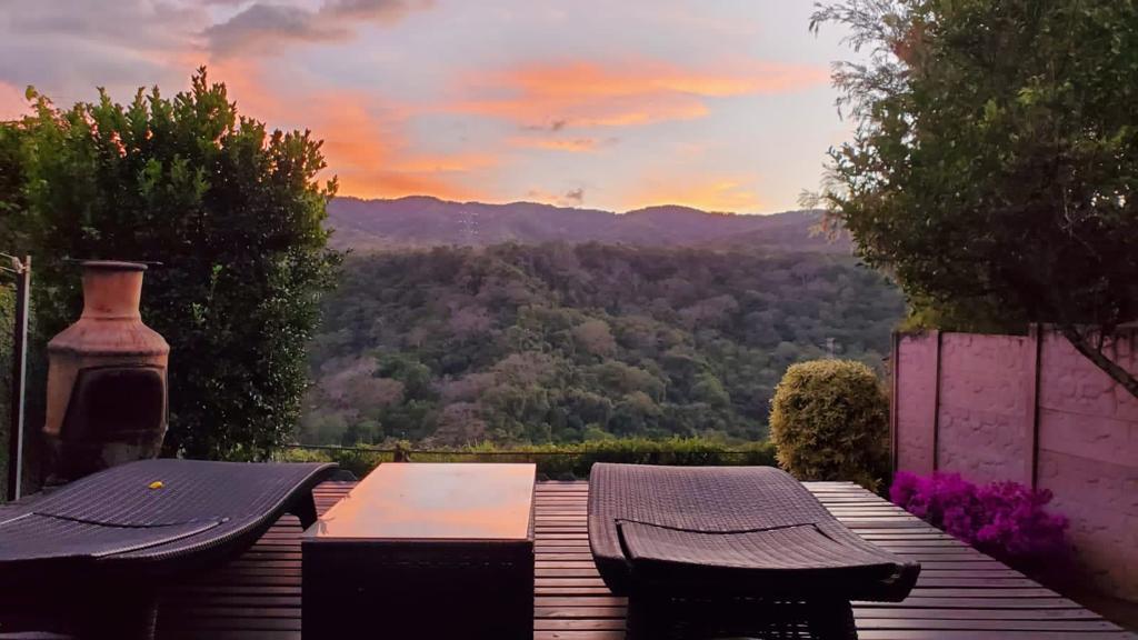 Nature-Enveloped Elegance: 3BR Home with Views in Ciudad Colon, Only 6 Blocks from the Center