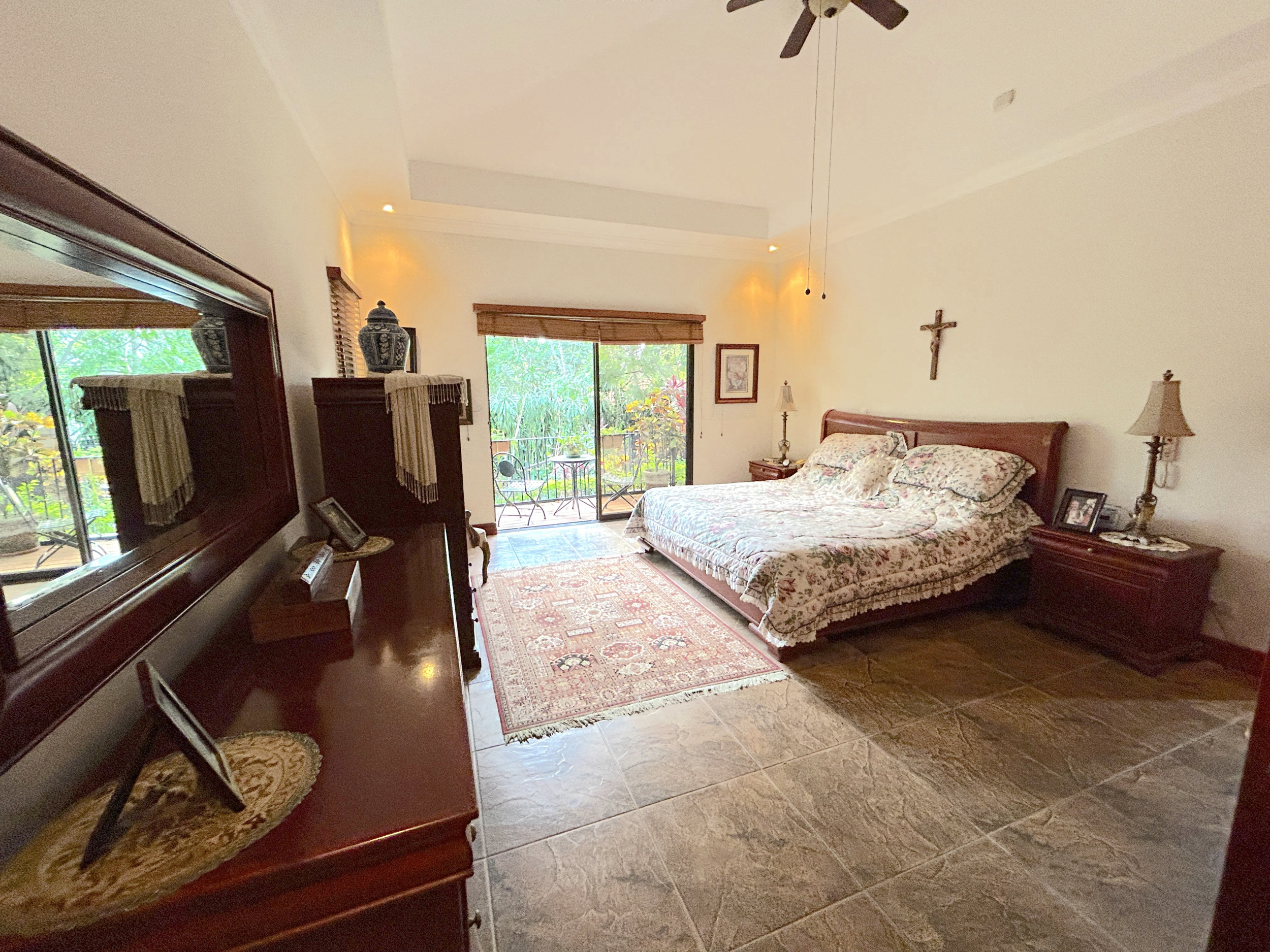 Serenity and Style: Captivating Single-Story Residence with Panoramic Garden Views in Central Ciudad Colón