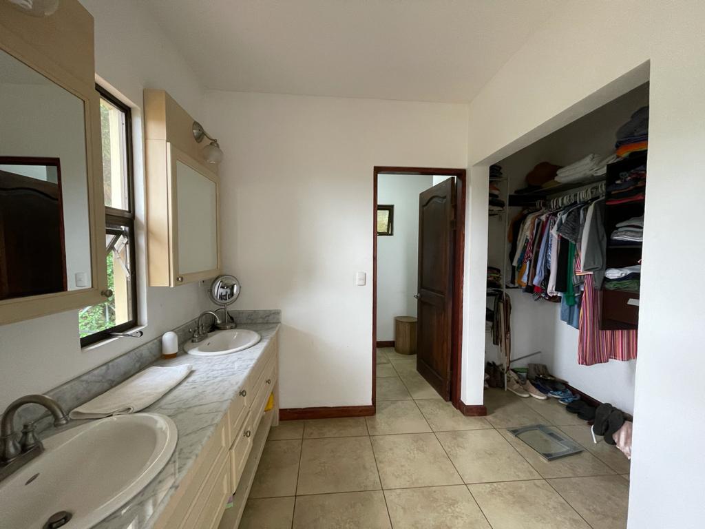 House for sale in a gated community in Brasil de Mora