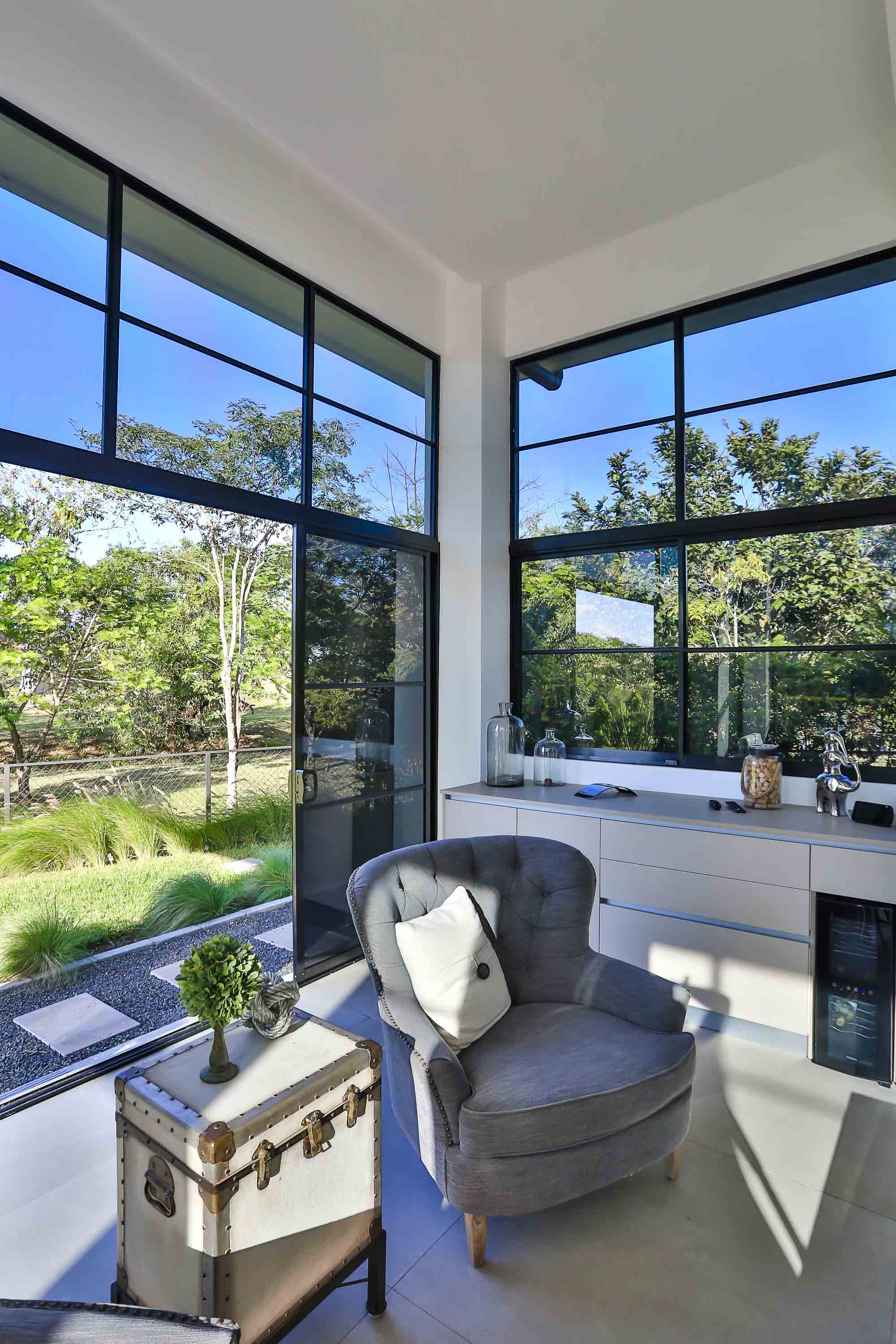 Modern Minimalist Gem for sale in Hacienda Los Reyes SOLD
