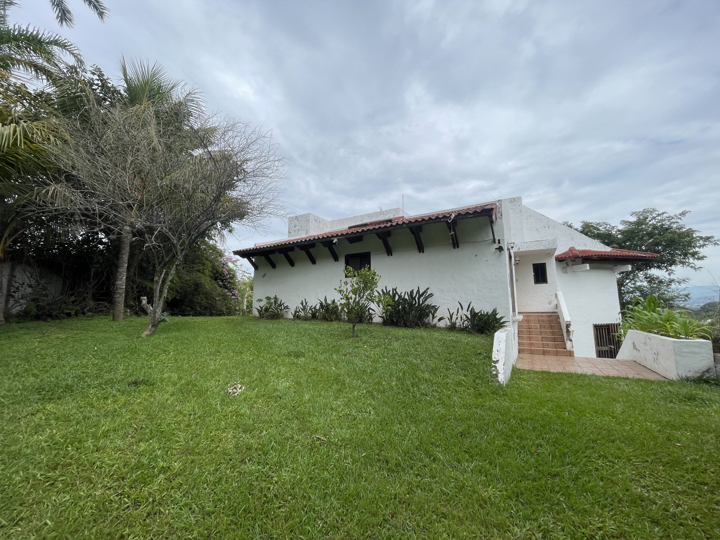 Guachipelin Escazú Fixer Upper home with views to the mountains SOLD