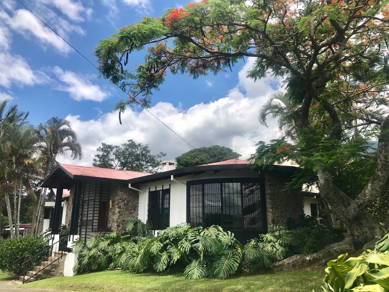 Independent House for Sale in San Antonio de Escazu.