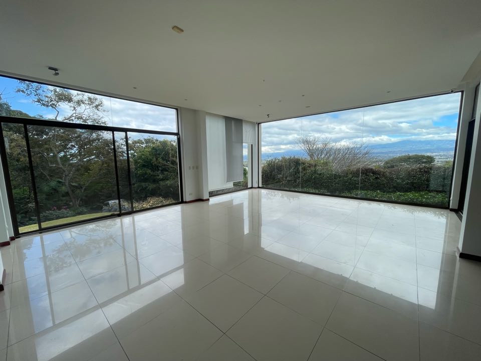 Serene Mountainside Retreat: Modern Luxury in Brasil de Mora