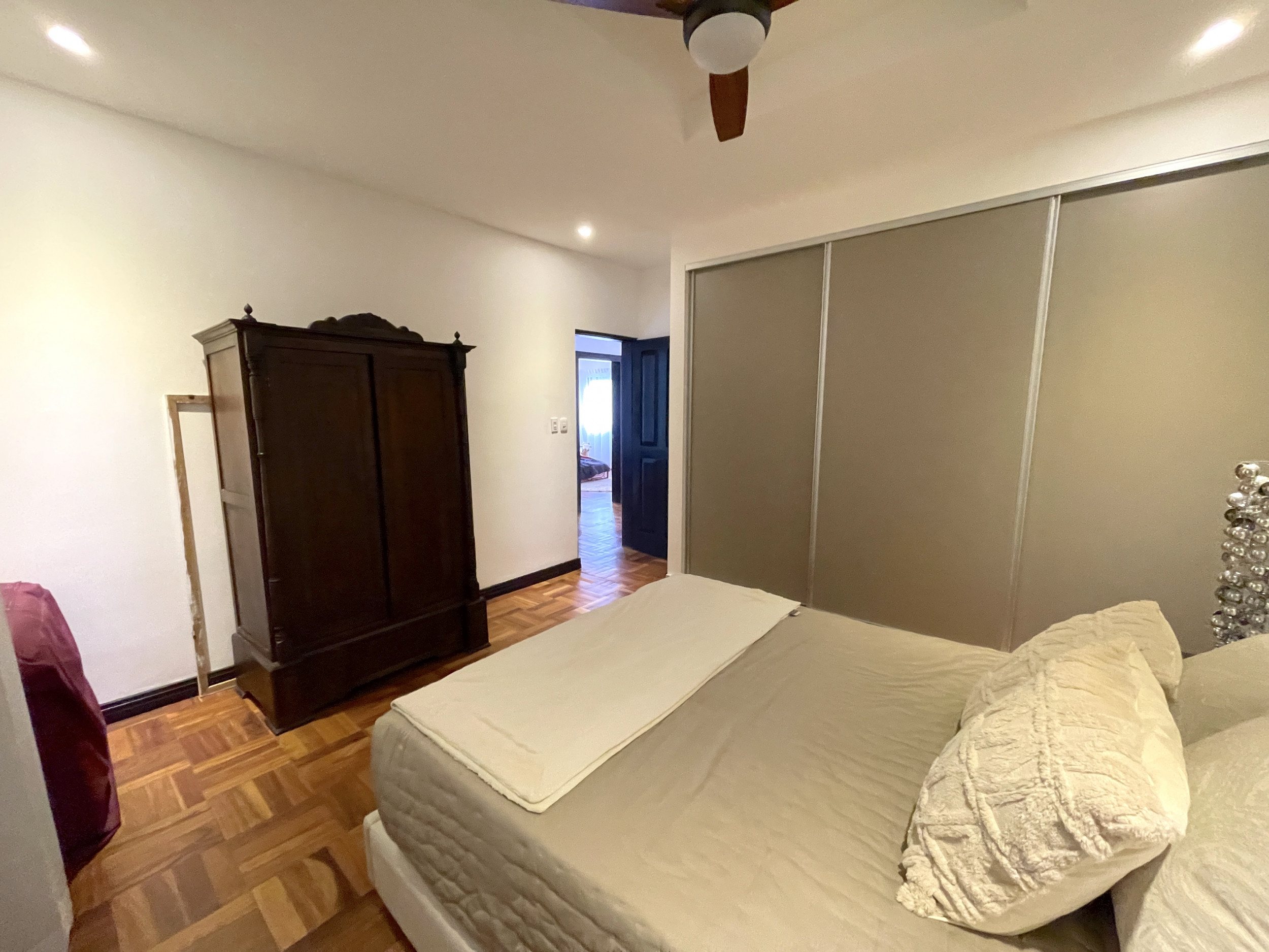 Ample House in Gated Community with 24/7 Security, Private Pool, and Jacuzzi in Escazu