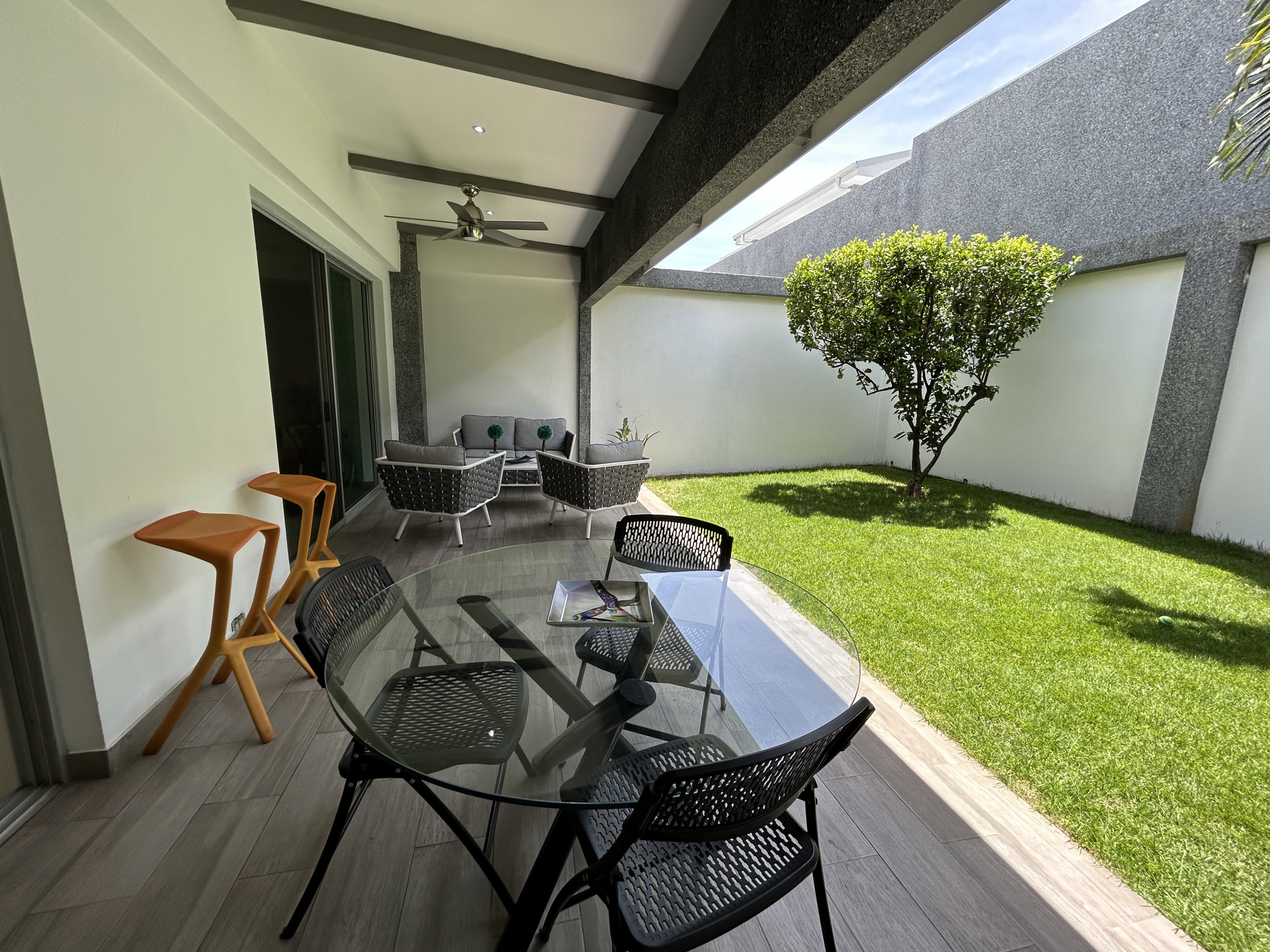 Contemporary House for Sale in Gated Community in Santa Ana