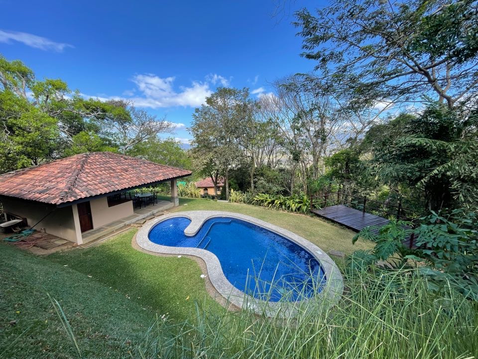 Serene Mountainside Retreat: Modern Luxury in Brasil de Mora