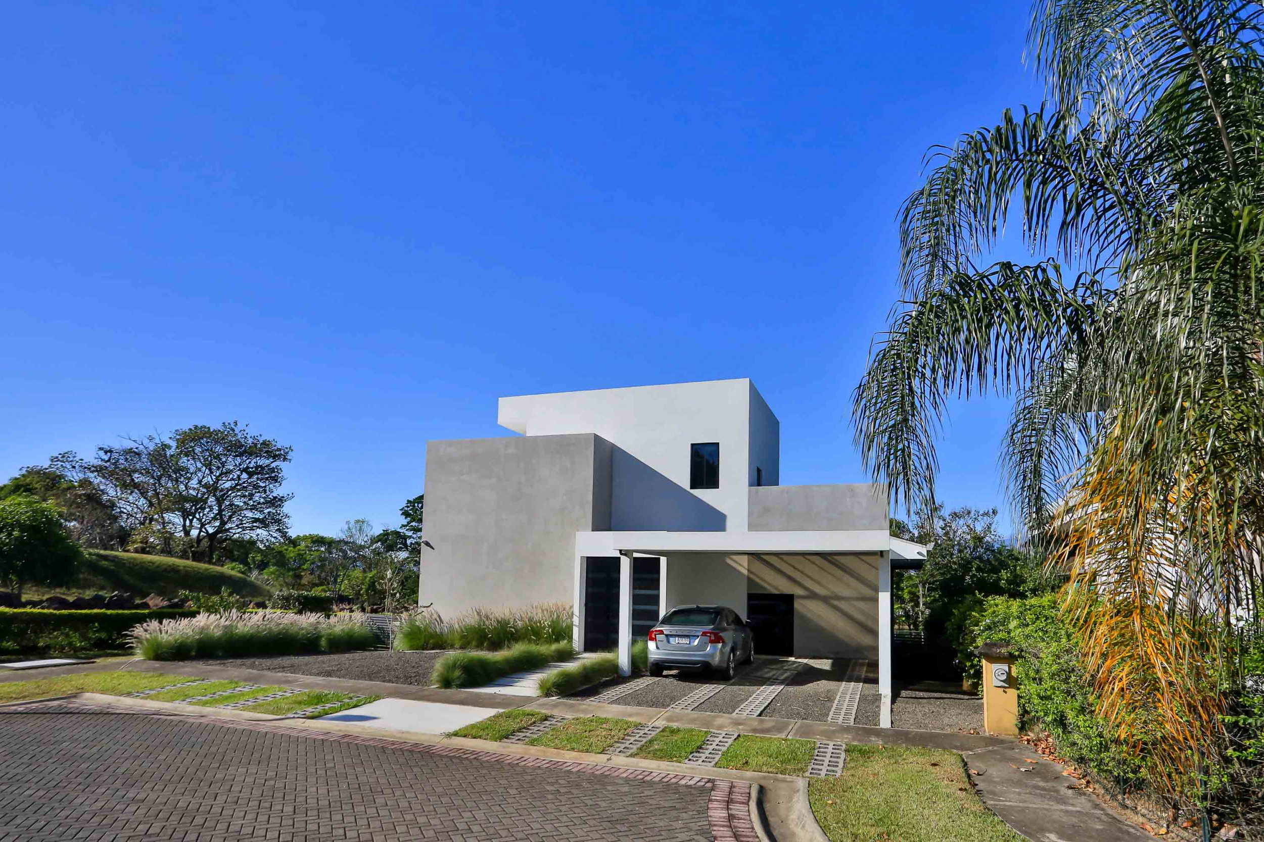 Modern Minimalist Gem for sale in Hacienda Los Reyes SOLD