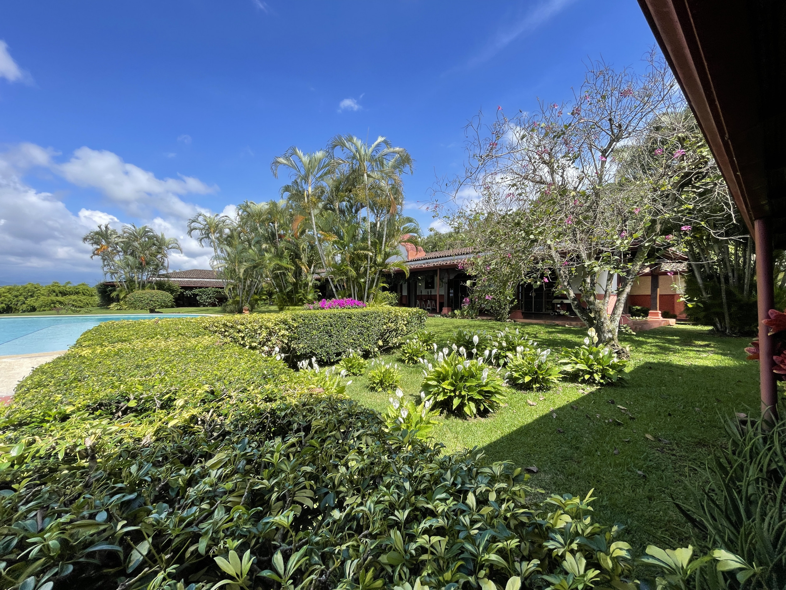 Versatile Estate in Santa Ana, Piedades: Ideal for Hotel, Airbnb, or Development