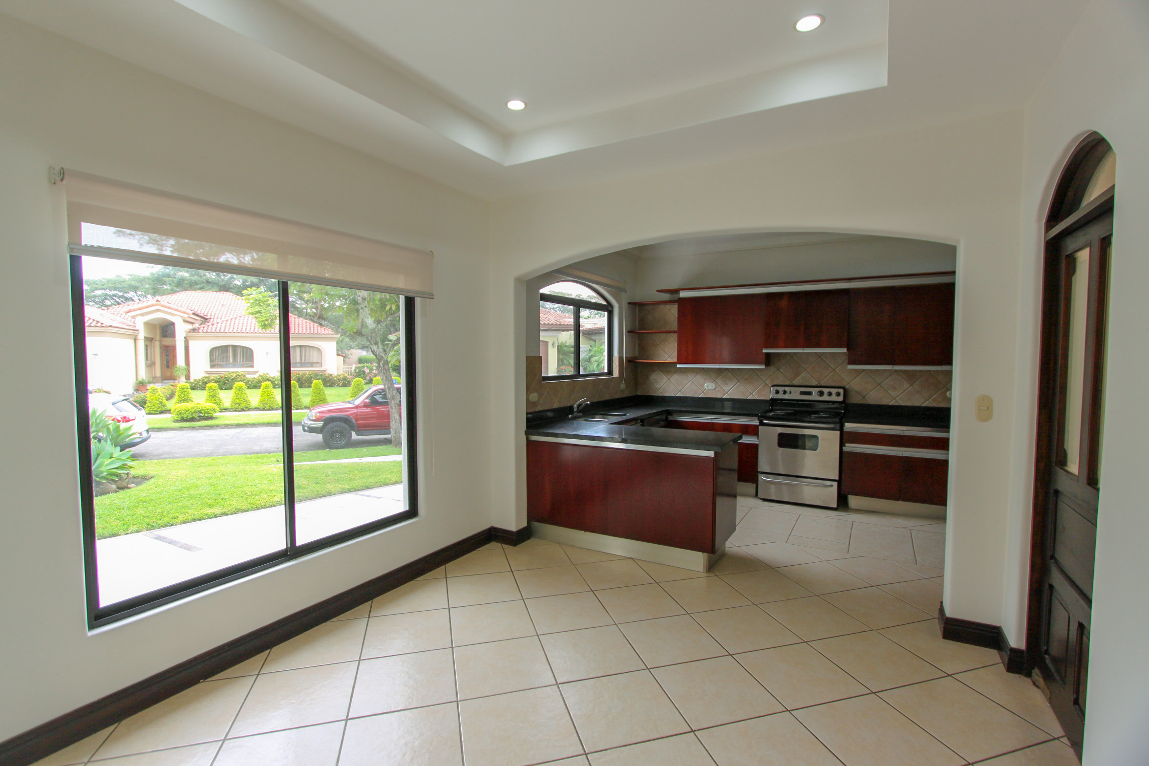 House for sale or rent, single-story, in the Bosques Lindora condominium, Santa Ana. RENTED
