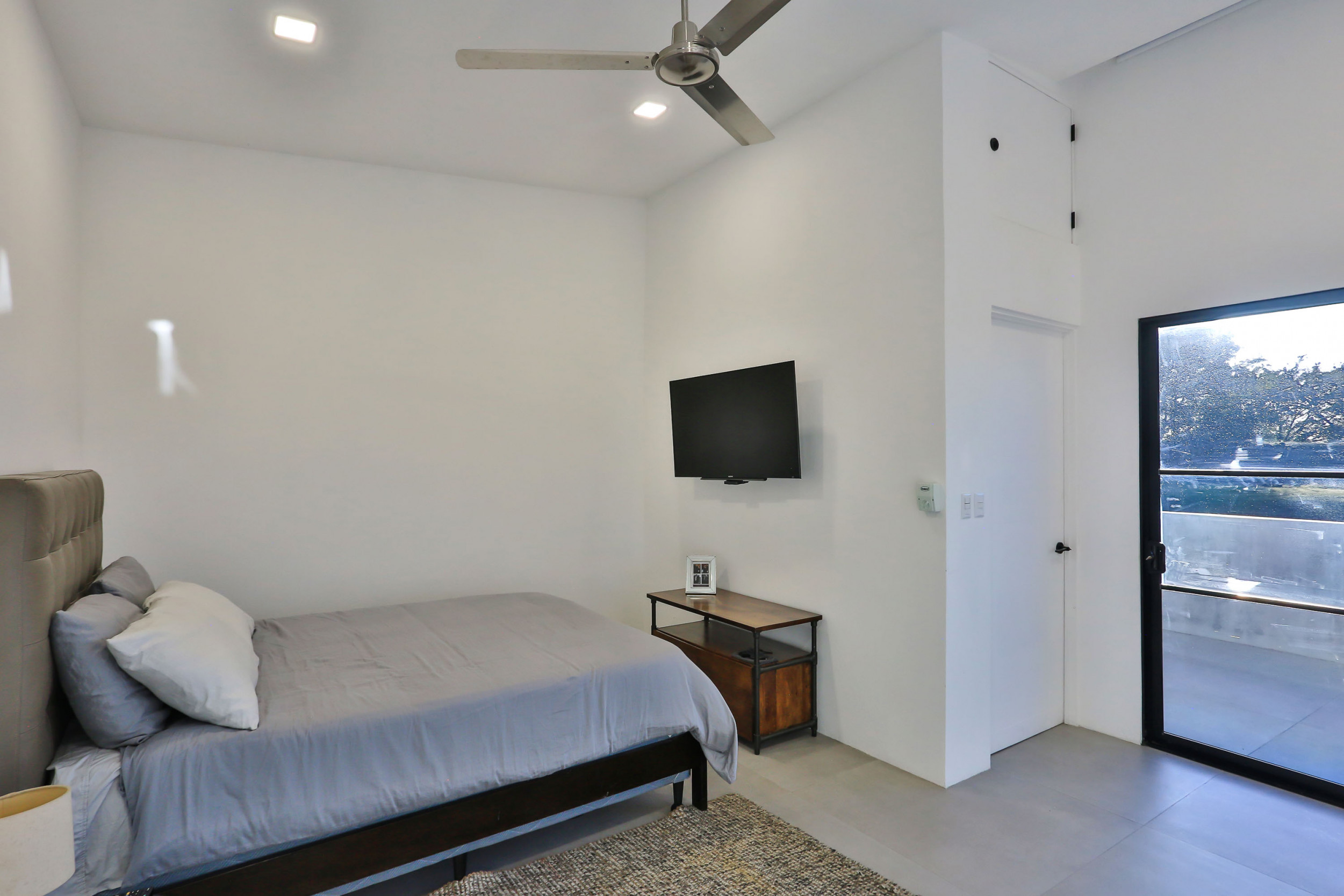 Modern Minimalist Gem for sale in Hacienda Los Reyes SOLD