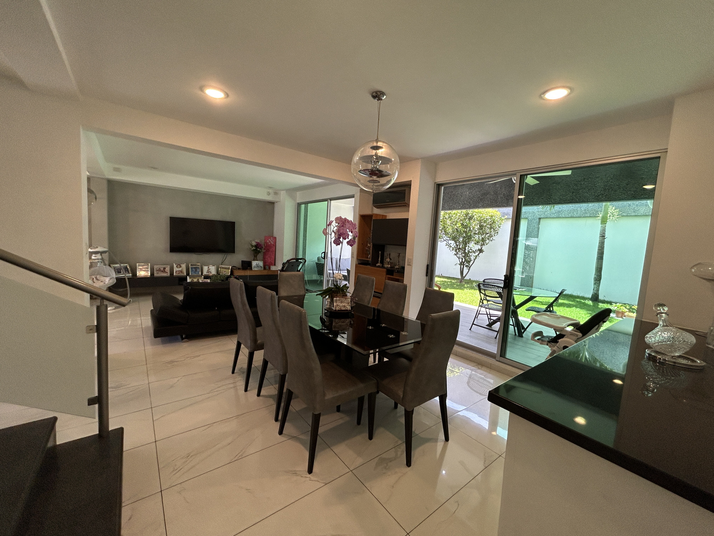 Contemporary House for Sale in Gated Community in Santa Ana