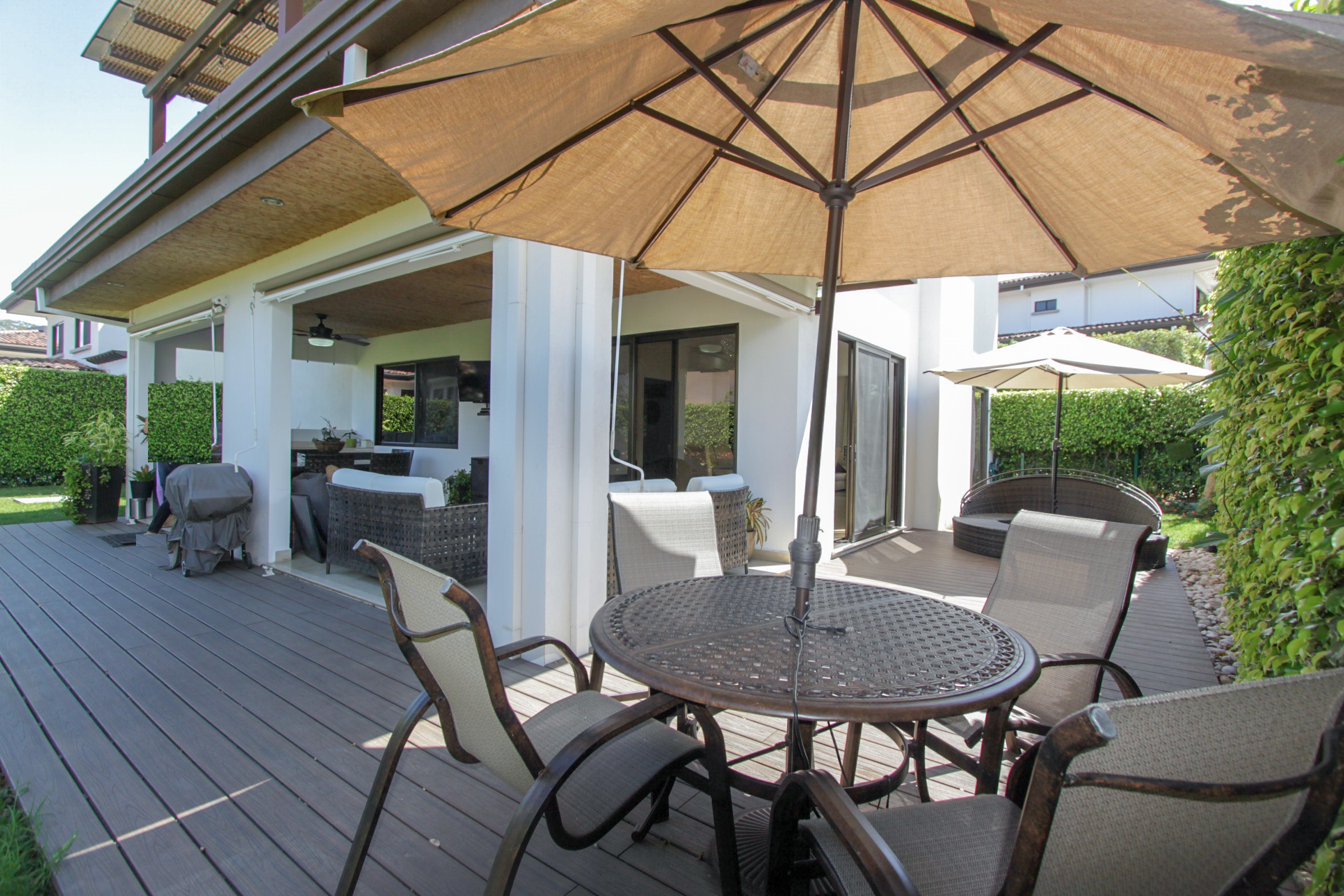 House for Sale: Lomas del Valle Condominium, Santa Ana