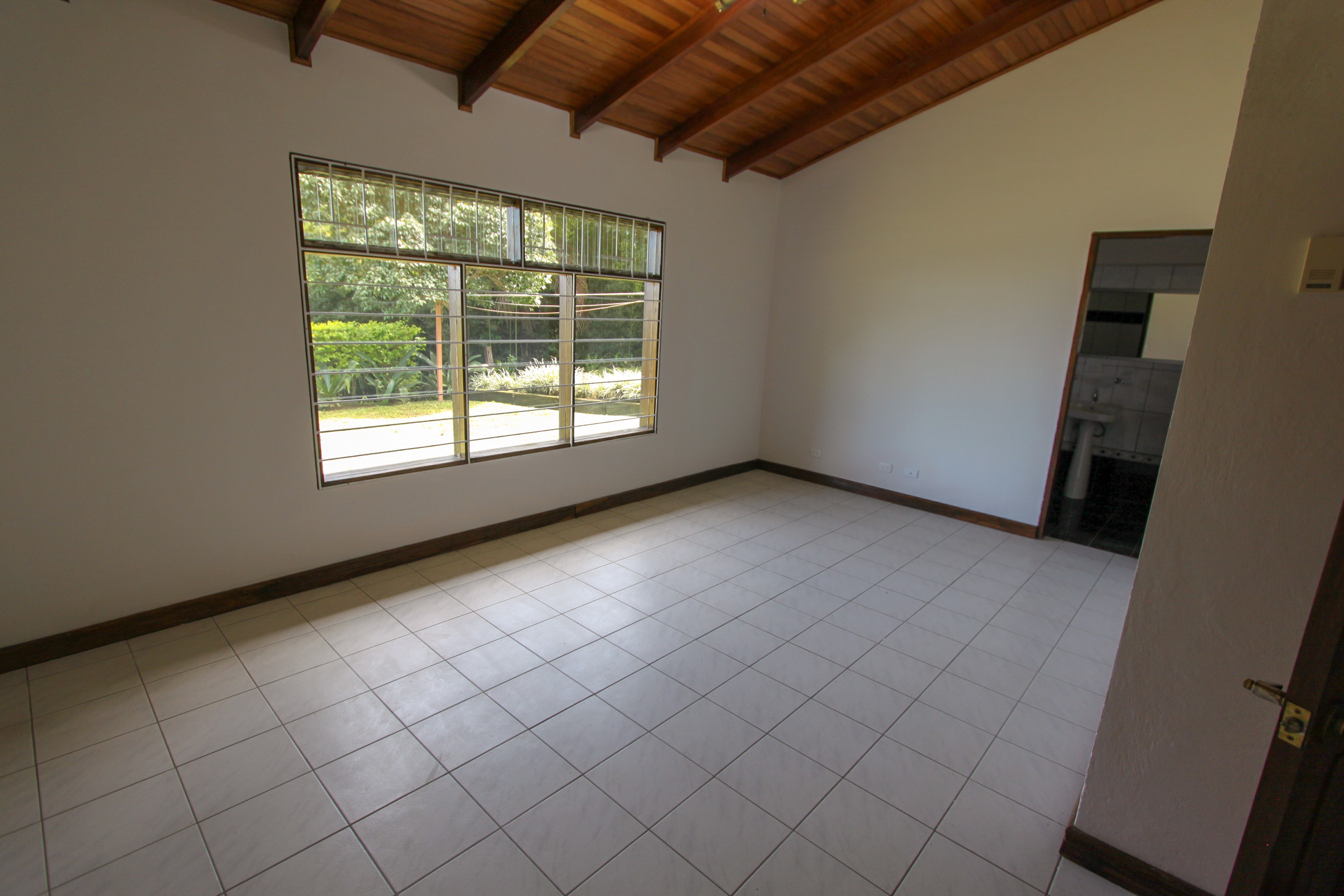 One-story house for sale, Santa Ana, Piedades