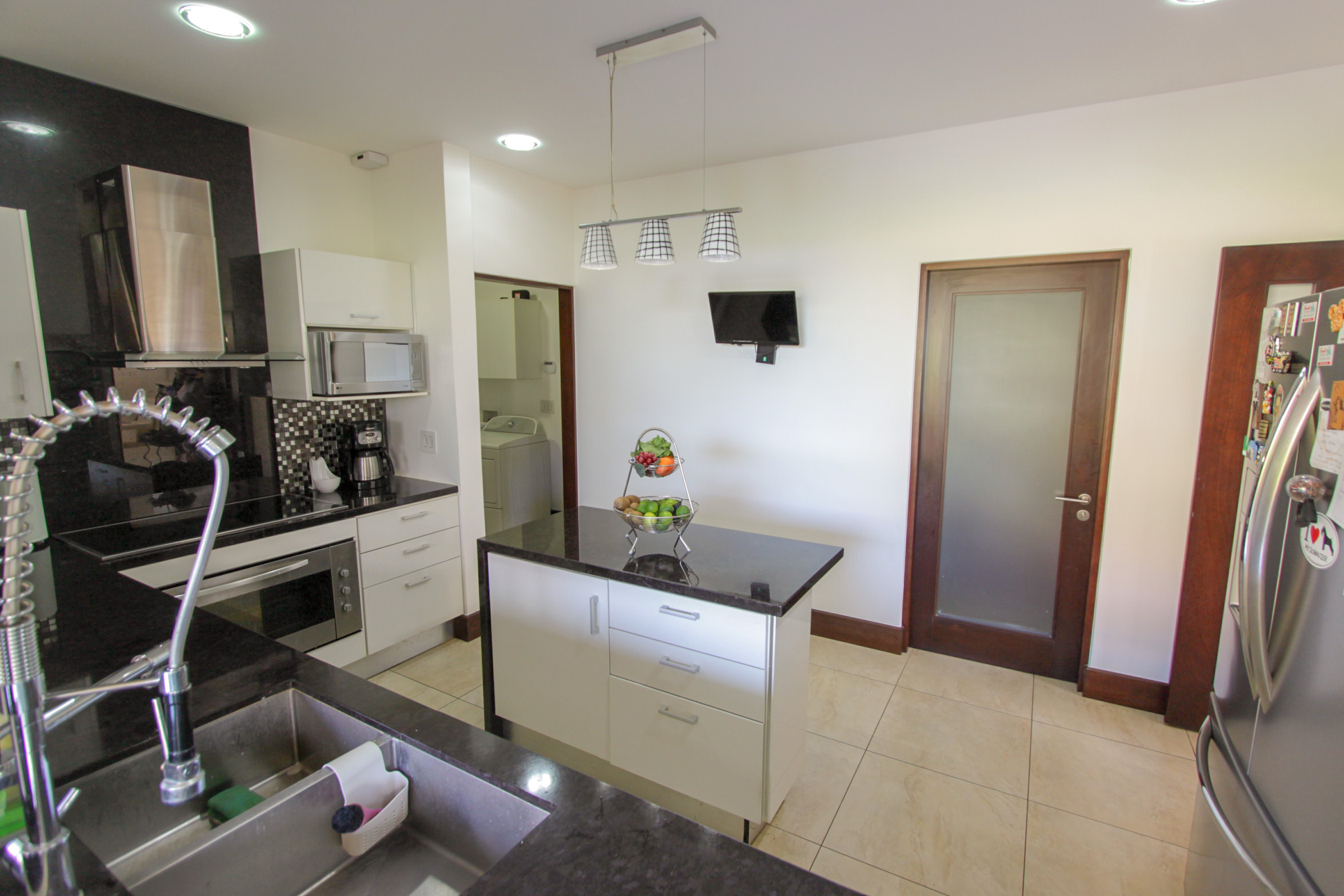 House for Sale: Lomas del Valle Condominium, Santa Ana