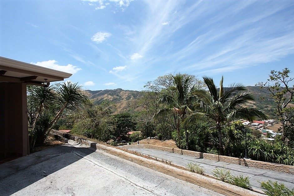 Ciudad Colon, property for sale with 4 houses, with 2,7 acres land