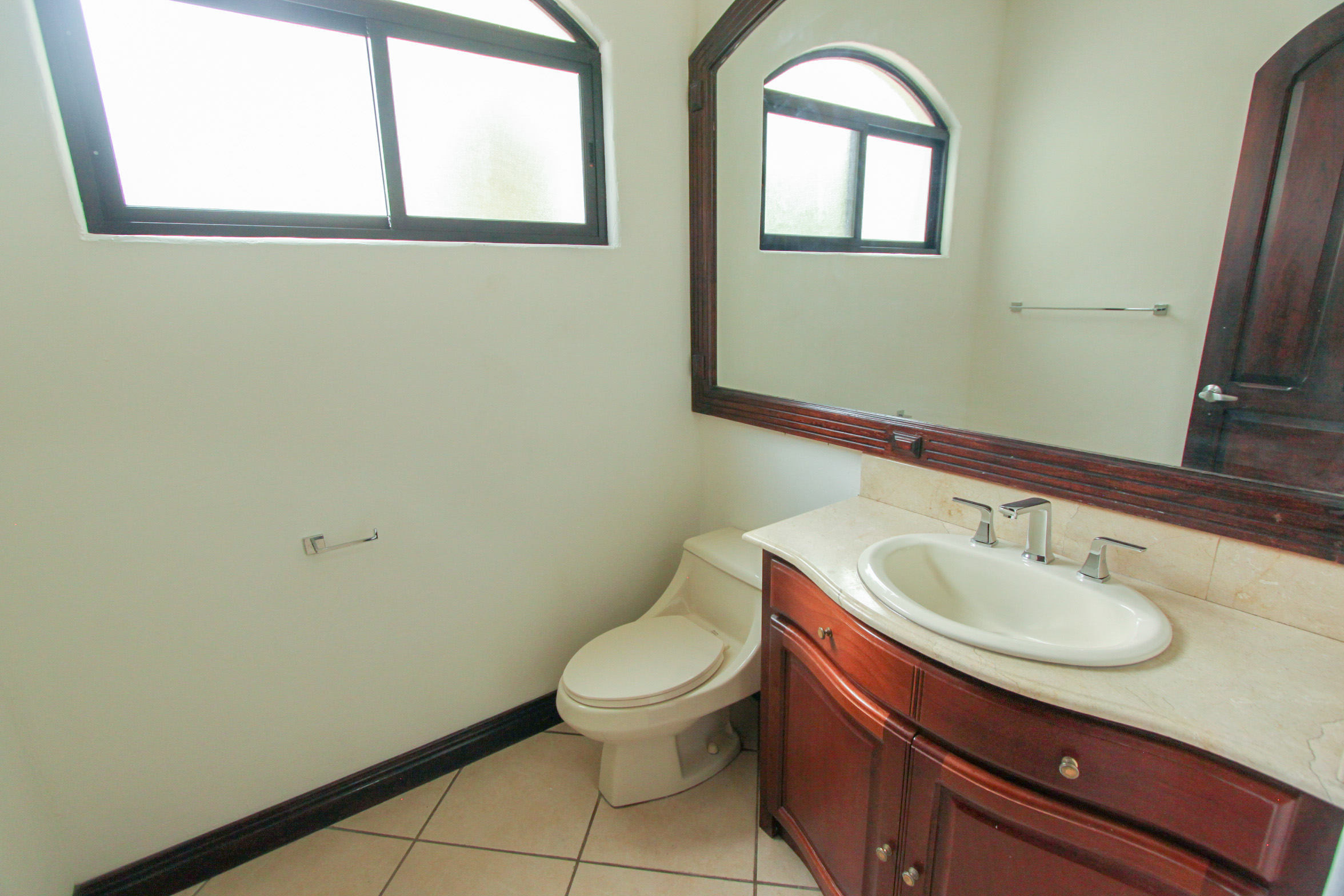 House for sale or rent, single-story, in the Bosques Lindora condominium, Santa Ana. RENTED