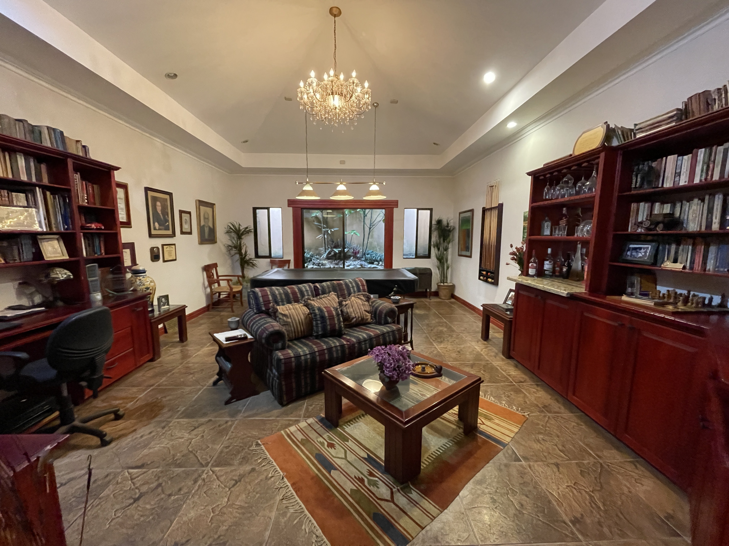 Serenity and Style: Captivating Single-Story Residence with Panoramic Garden Views in Central Ciudad Colón